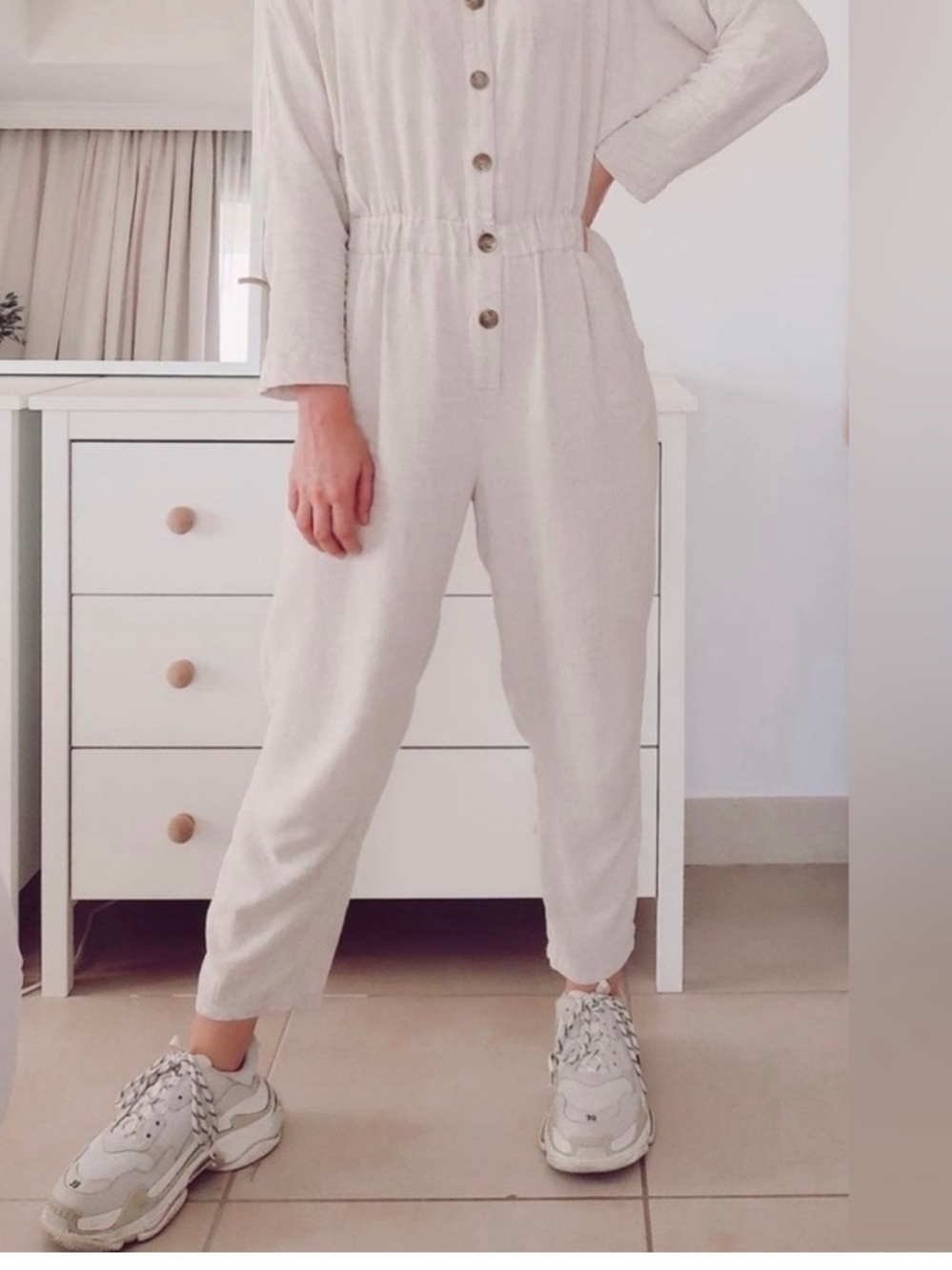 ASOS DESIGN Cream Long-Sleeve Button Front Elastic Waist Jumpsuit EUC Size 6 - Picture 4 of 6